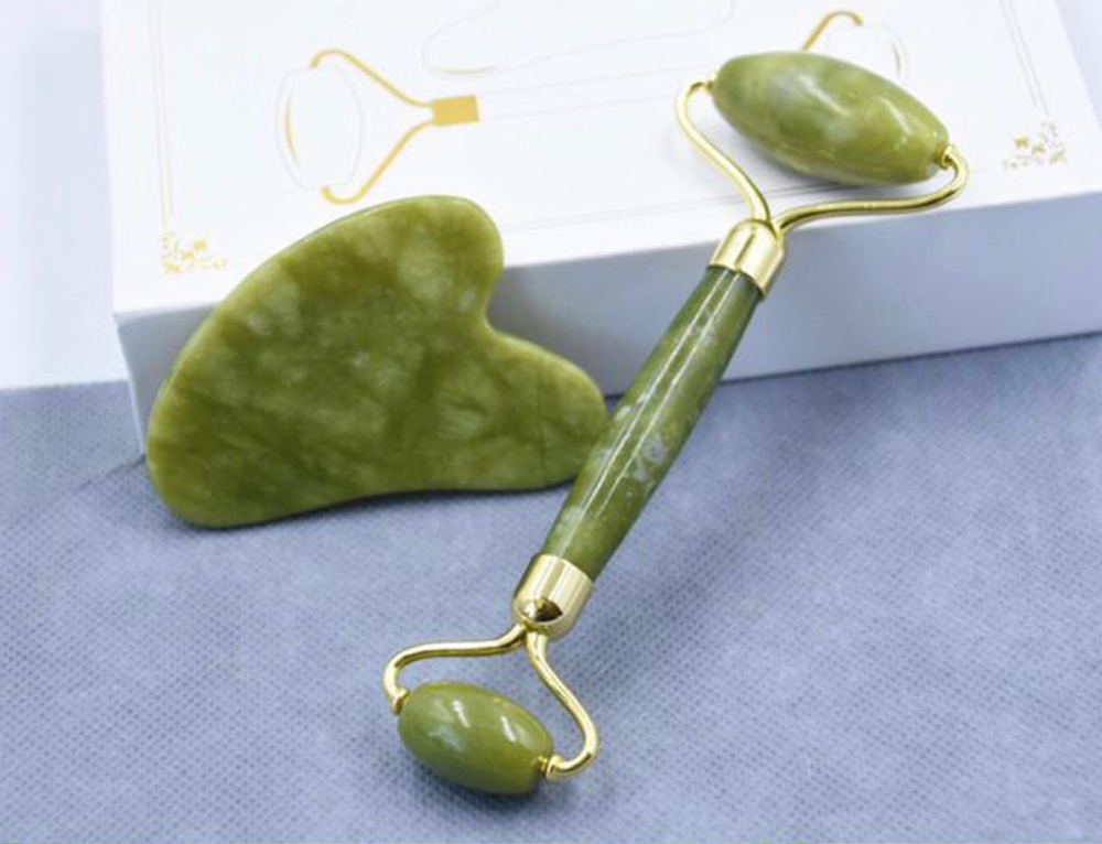 НАБОР 2 В 1 РОЛЛЕР-МАССАЖЕР ДЛЯ ЛИЦА И СКРЕБОК ГУАША ИЗ НЕФРИТА + ПОДАРОЧНАЯ УПАКОВКА