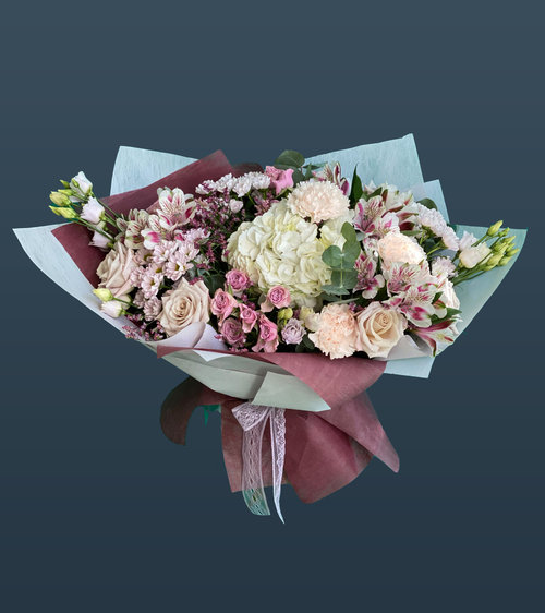 Букет красно синий крафт