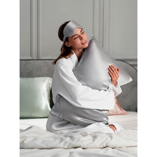 Наволочка из натурального шелка светло-серого цвета из коллекции essential, 50х70 см