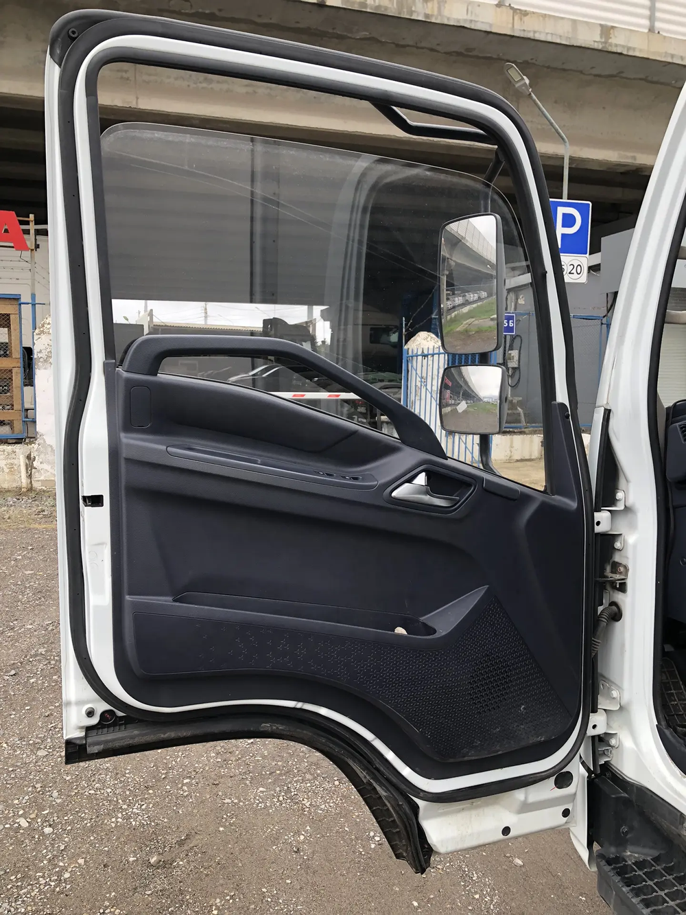 Isuzu ELF 4.5 Изотермический/рефрижератор ELF (Рефрижератор, дизельный, 2.5 л, 124 л.с. МТ)