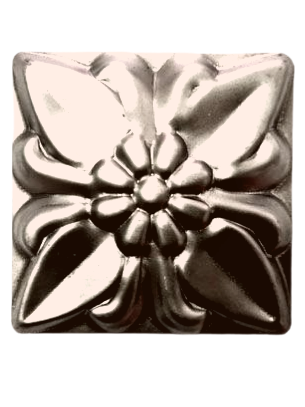 Кованое изделие накладка 100х100 мм, толщина металла 1 мм.