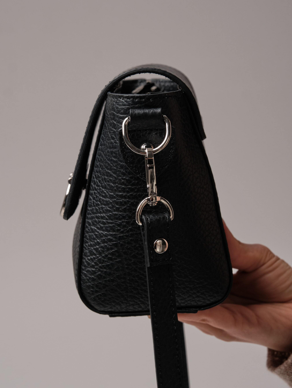 Сумка кожаная через плечо черный бизон