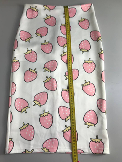 Юбка с милой клубничкой, визуально 40/42 размер