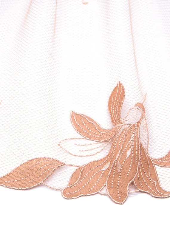 05-133 Вышивка на неэл. сетке 18 см, телесный/бежевый (левая)