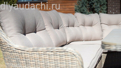 Угловой комплект дачной мебели из искусственного ротанга СОРРЕНТО обеденная группа ( подушки темно-серые)