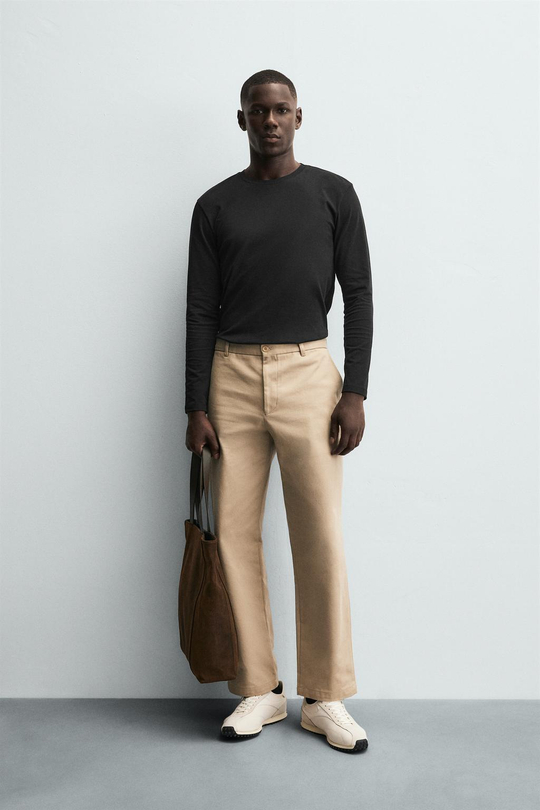 ZARA БАЗОВАЯ ФУТБОЛКА SLIM FIT, ЧЕРНЫЙ