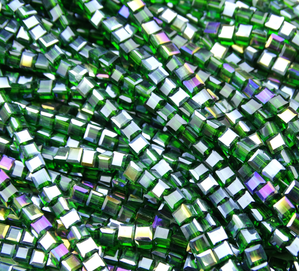 БВ022ДС3 Хрустальные бусины квадратные, цвет: темно-зеленый AB прозрачный, 3 мм, кол-во: 63-65 шт.