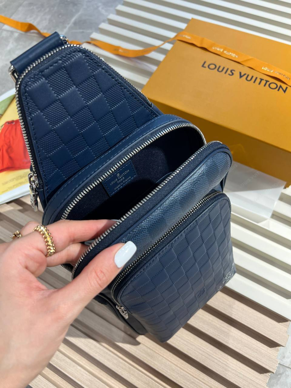 Сумка-мессенджер Louis Vuitton