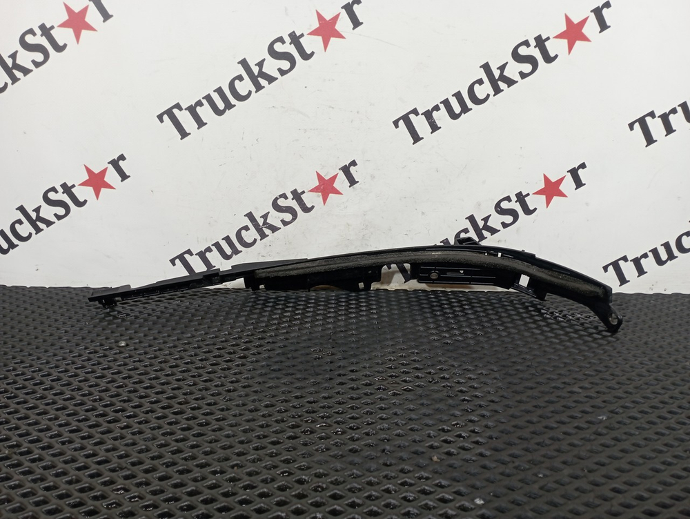 Накладка стеклоочистителя правая