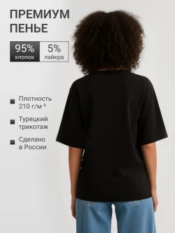 Футболка оверсайз с принтом и обрезной горловиной