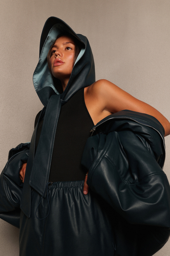 Бомбер мини из экокожи