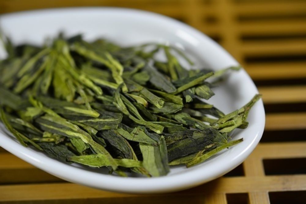 Лун Цзин, крупный лист