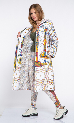 Пальто "Лабиринт", по мотивам средневековых буквиц и фантастических существ со страниц Псалтыри Латтрелла