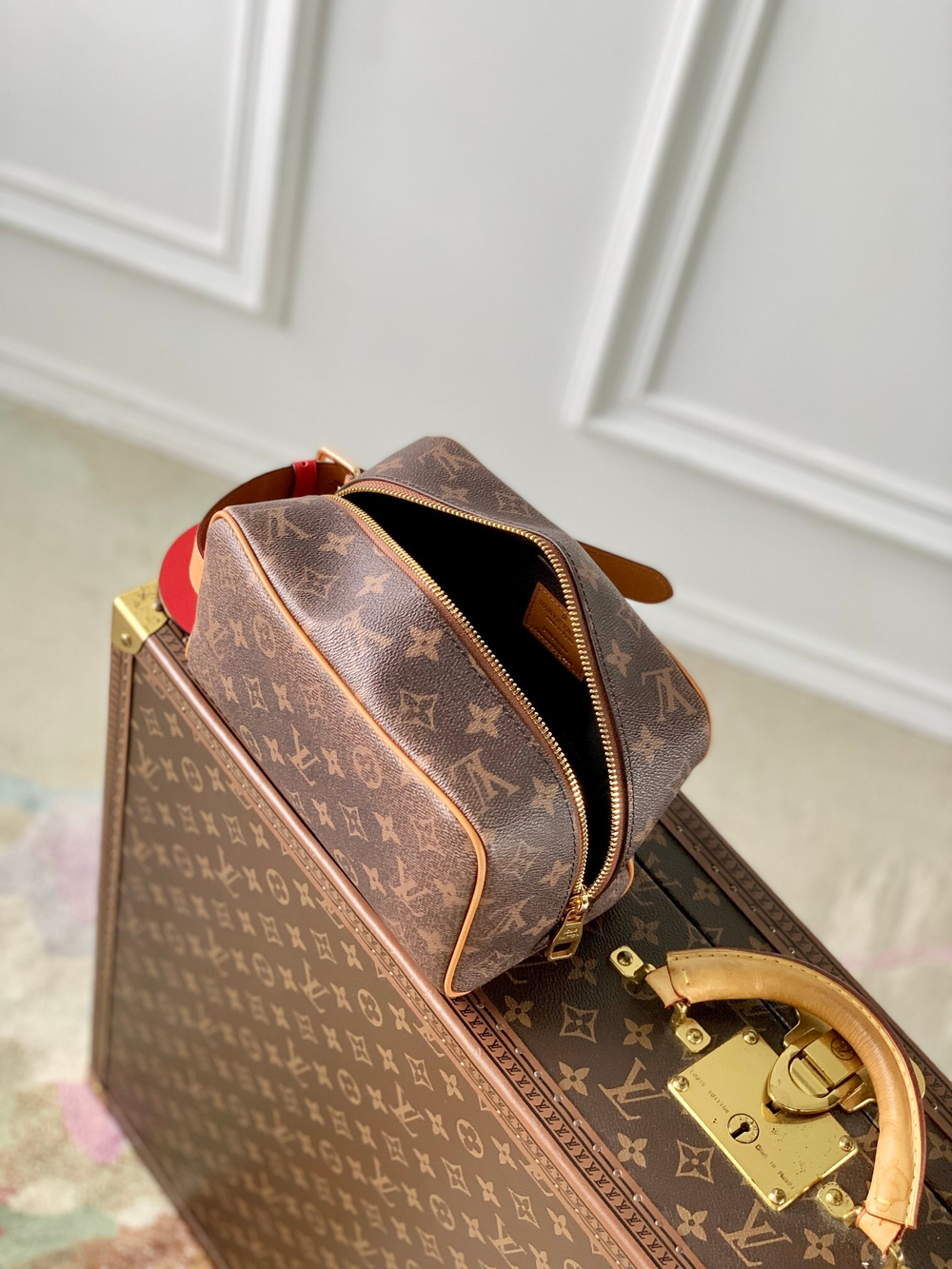 Louis Vuitton Locker Dopp Kit