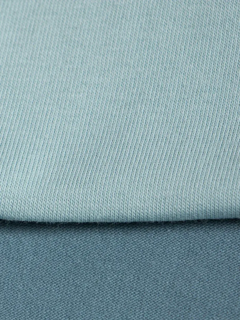 Зеленый костюм для девочки на осень