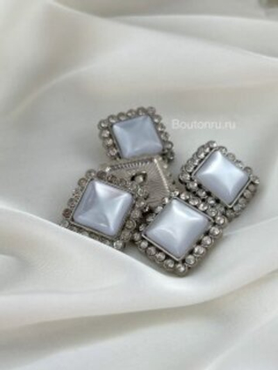 Пуговицы Серебро Перламутр стразы квадрат 20 мм