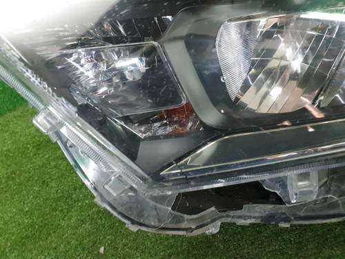 Битая Фара левая Toyota RAV4 5 XA50 (2018-н.в,) LED