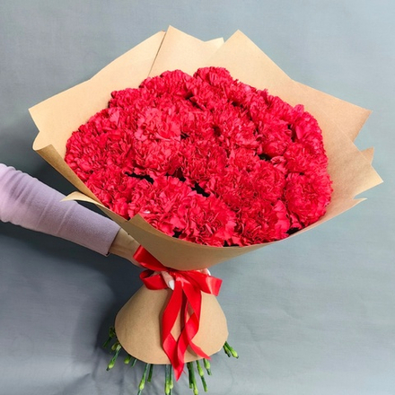 Букет из 39 красных гвоздик
