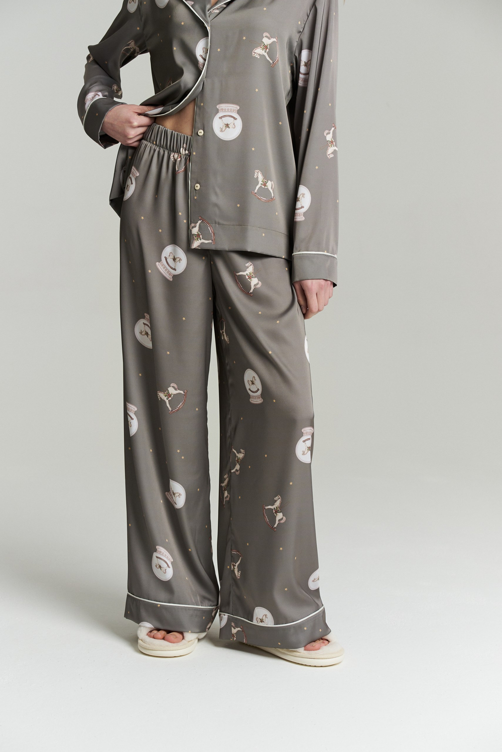 Костюм двойка с лошадьми - S размер