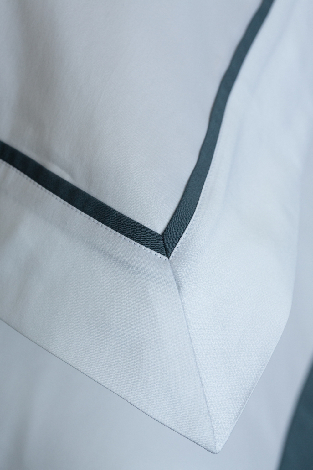 Постельное белье 2 спальное евро Сlaire Batiste Rhone Smeraldo белое