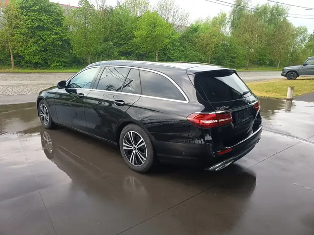 Mercedes-Benz E 200