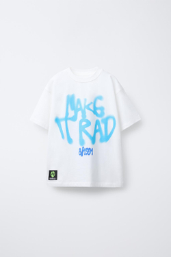 ZARA ФУТБОЛКА С ПРИНТОМ И НАШИВКОЙ, ЖЕЛТОВАТО-БЕЛЫЙ