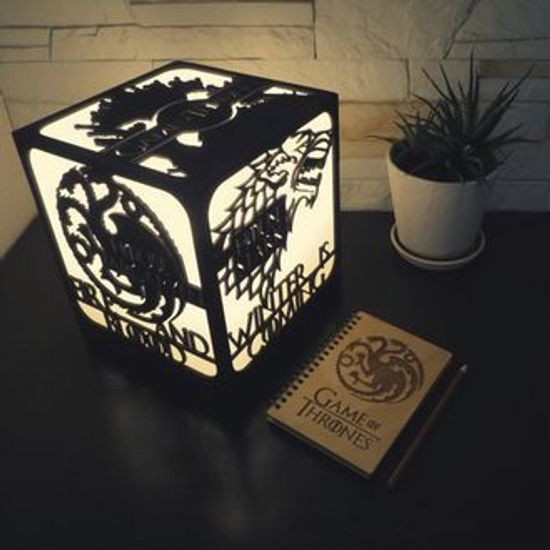 Светильник из дерева Game of Thones (20х20х22)