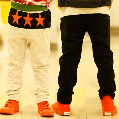Брюки для мальчика с контрастной вставкой со звездами спереди