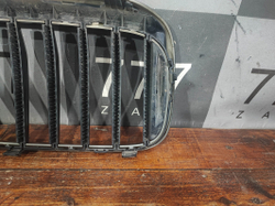 Решетка радиатора левая BMW 5-Series (G30) 17-20 Б/У Оригинал 51137383519