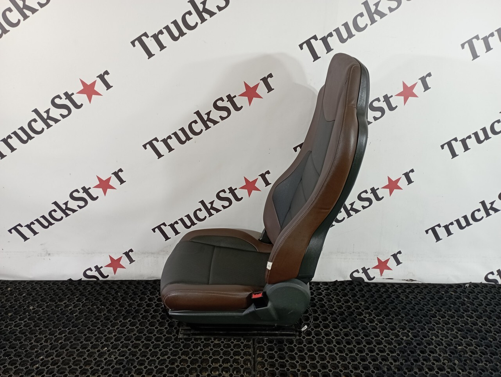 Сиденье (дефект) пассажирское механическое 2023г.