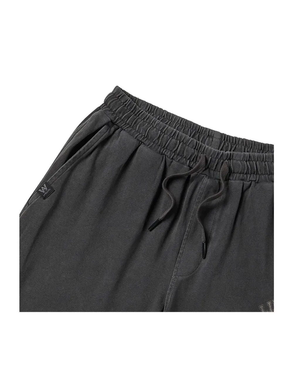 Пигментные шорты с арочной надписью