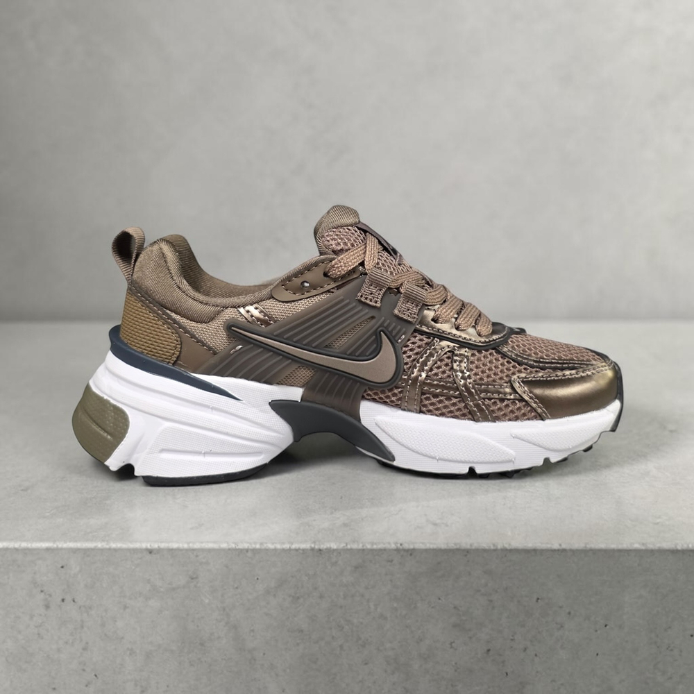 Nike V2K Runtekk • Brown