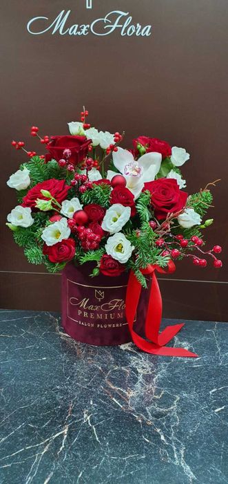 Новогодний букет в Шляпной коробке