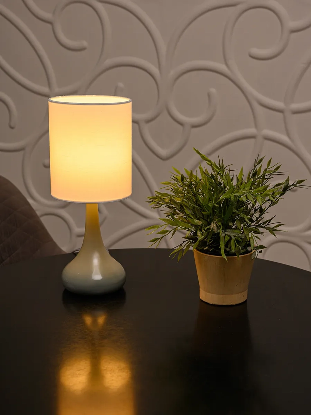 Светильник настольный для спальни классический