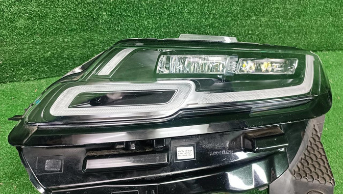 Фара левая Range Rover Velar (2017-2023) LED