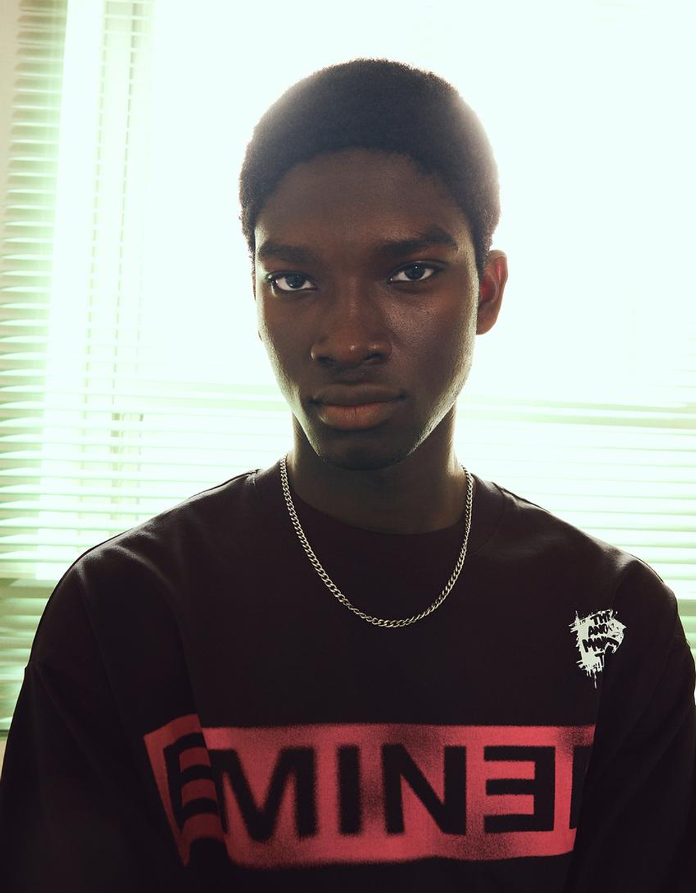 BERSHKA Футболка с длинным рукавом Eminem, черный