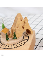 Музыкальная шкатулка карусель заводная с вашим именем или гравировкой под заказ / поезд в горах