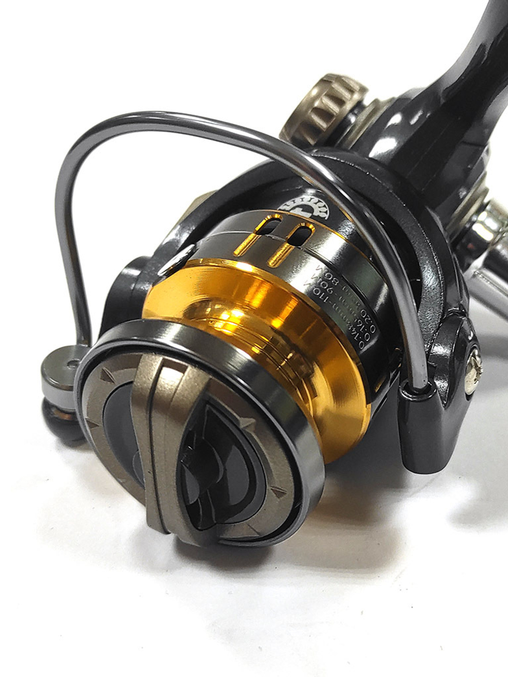 Катушка HitFish Spirius, 800 (4+1BB)Screw-in handie (162гр/3кг)