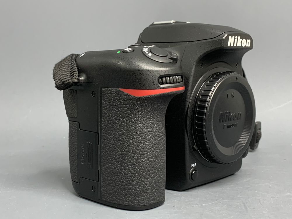 Nikon D7500 22.200 кадров