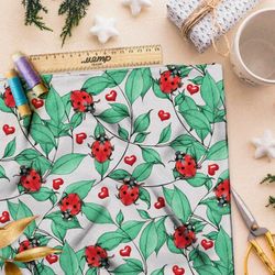 Ткань лён яркие божьи коровки в листве