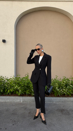 Костюм классический с приталенным жакетом