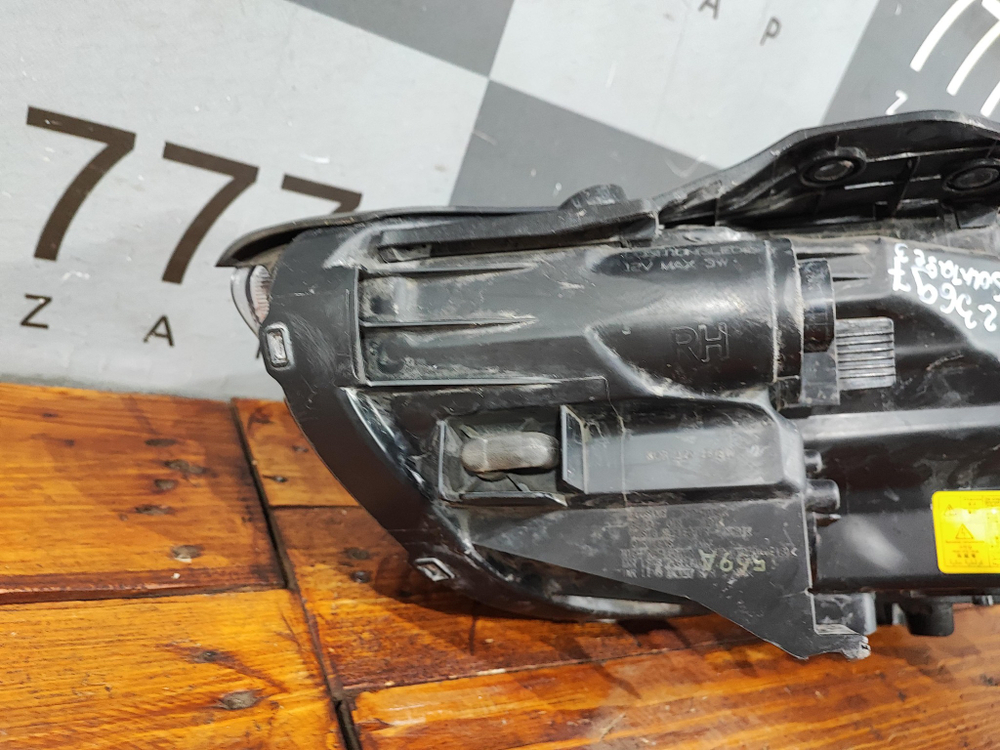 Фара правая ксенон Hyundai Santa Fe 3 (DM) 15-18 Б/У Оригинал 921042W600