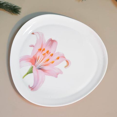 Тарелка десертная 19,5см Лилия, треугольная форма, опаловое стекло, MILLIMI