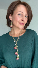 Колье "Роза" бутоны натуральных роз в зеленом оттенке и кварцы, оттенок золото