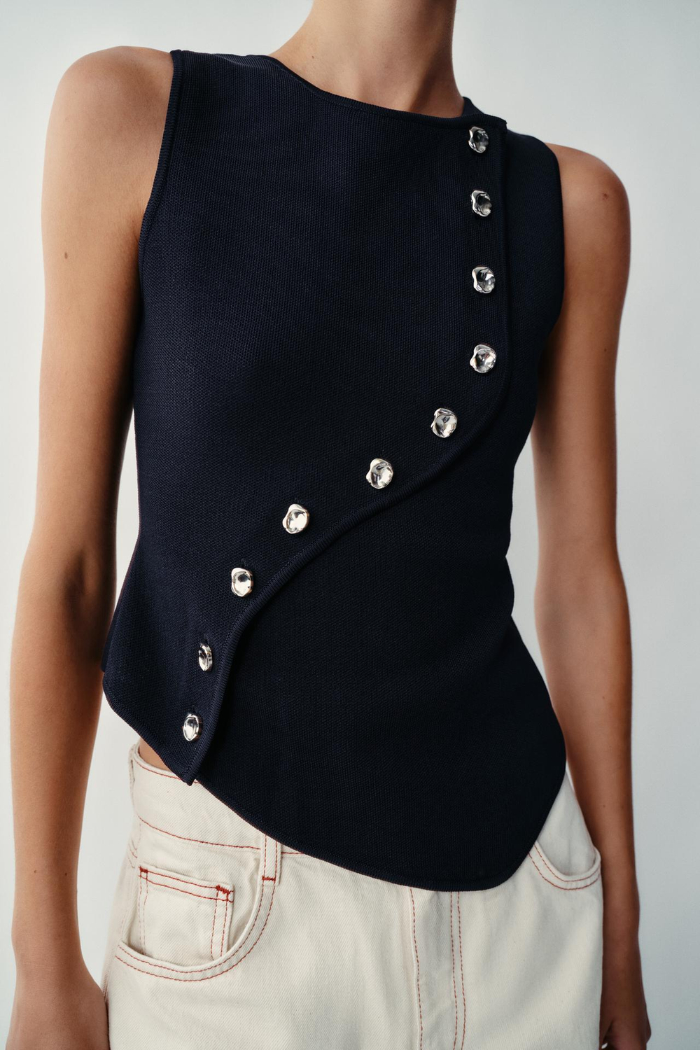 ZARA ТРИКОТАЖНЫЙ ТОП С АСИММЕТРИЧНОЙ ЗАСТЕЖКОЙ, МОРСКОЙ СИНИЙ