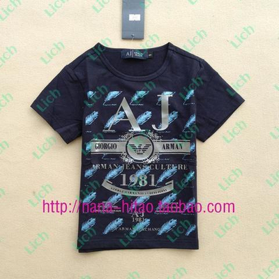 Футболка однотонная с принтом перьев и логотипа