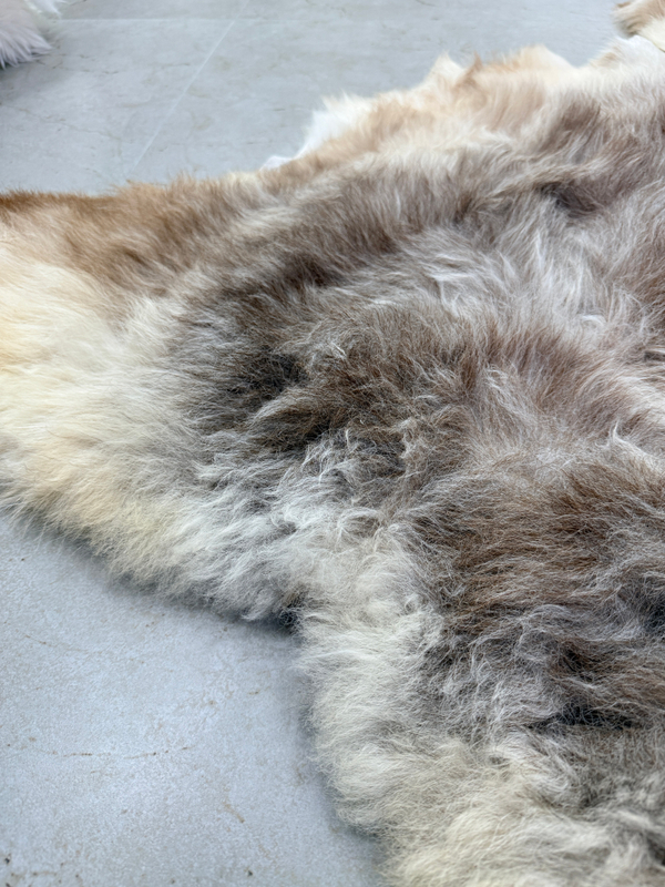 Шкура коврик меховой прикроватный овчина, 120х65 см.