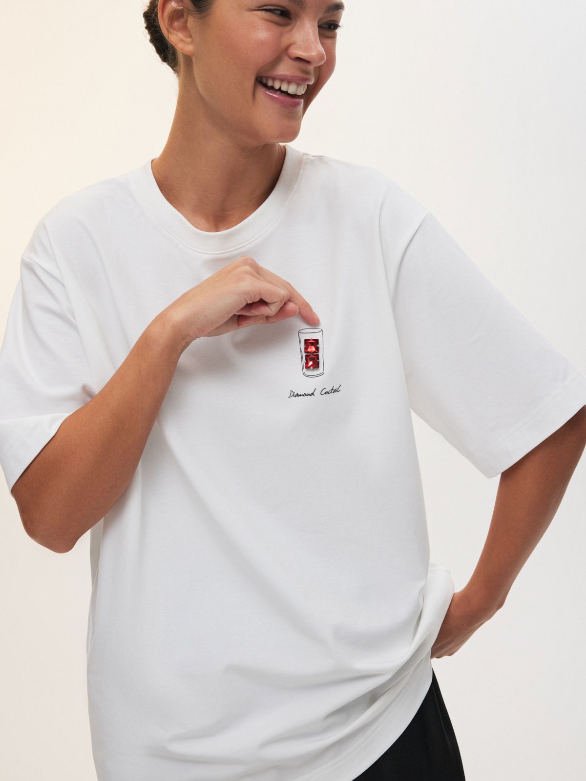 Футболка с вышивкой кристаллами