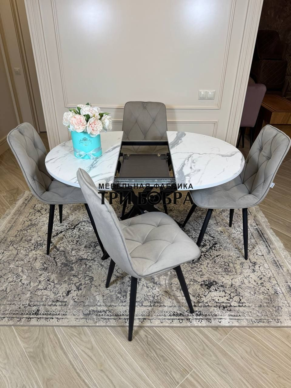 Круглый раздвижной стол "Лофт", белый мрамор и стулья "Ральф" серые
