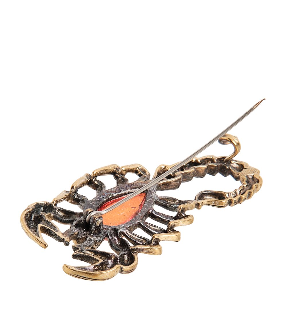 AM-2107 Брошь «Скорпион песочный» (латунь, янтарь)